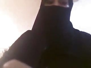 hijab show bugil